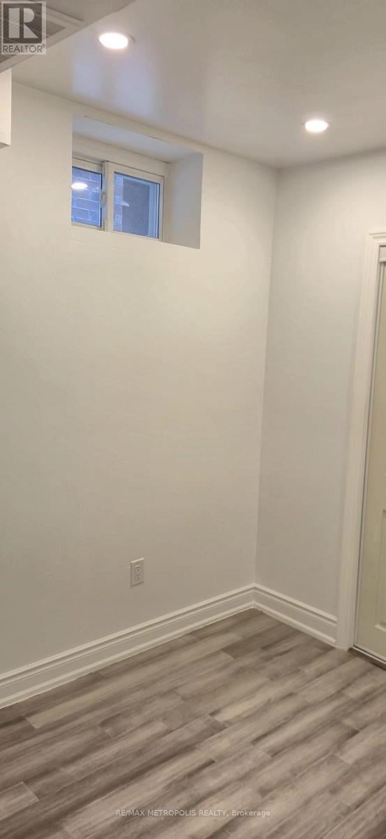 30A Cedar Drive, Toronto, ON - Indoor Photo Showing Other Room