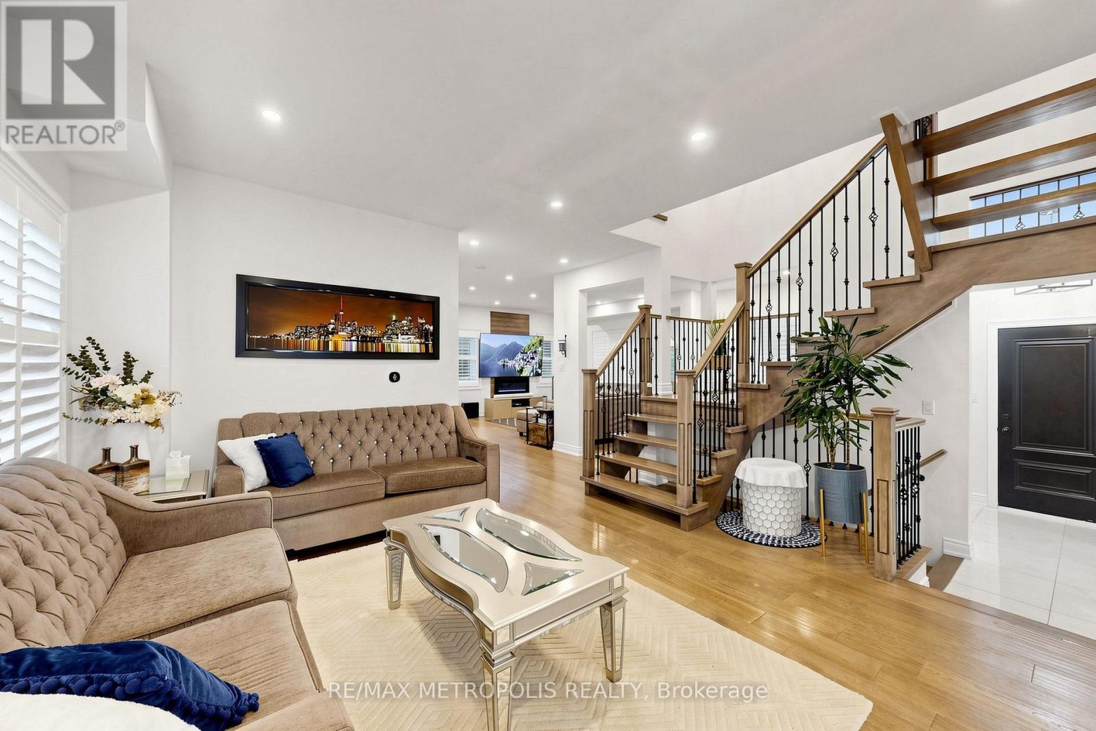 30A Cedar Drive, Toronto, ON - Indoor Photo Showing Living Room