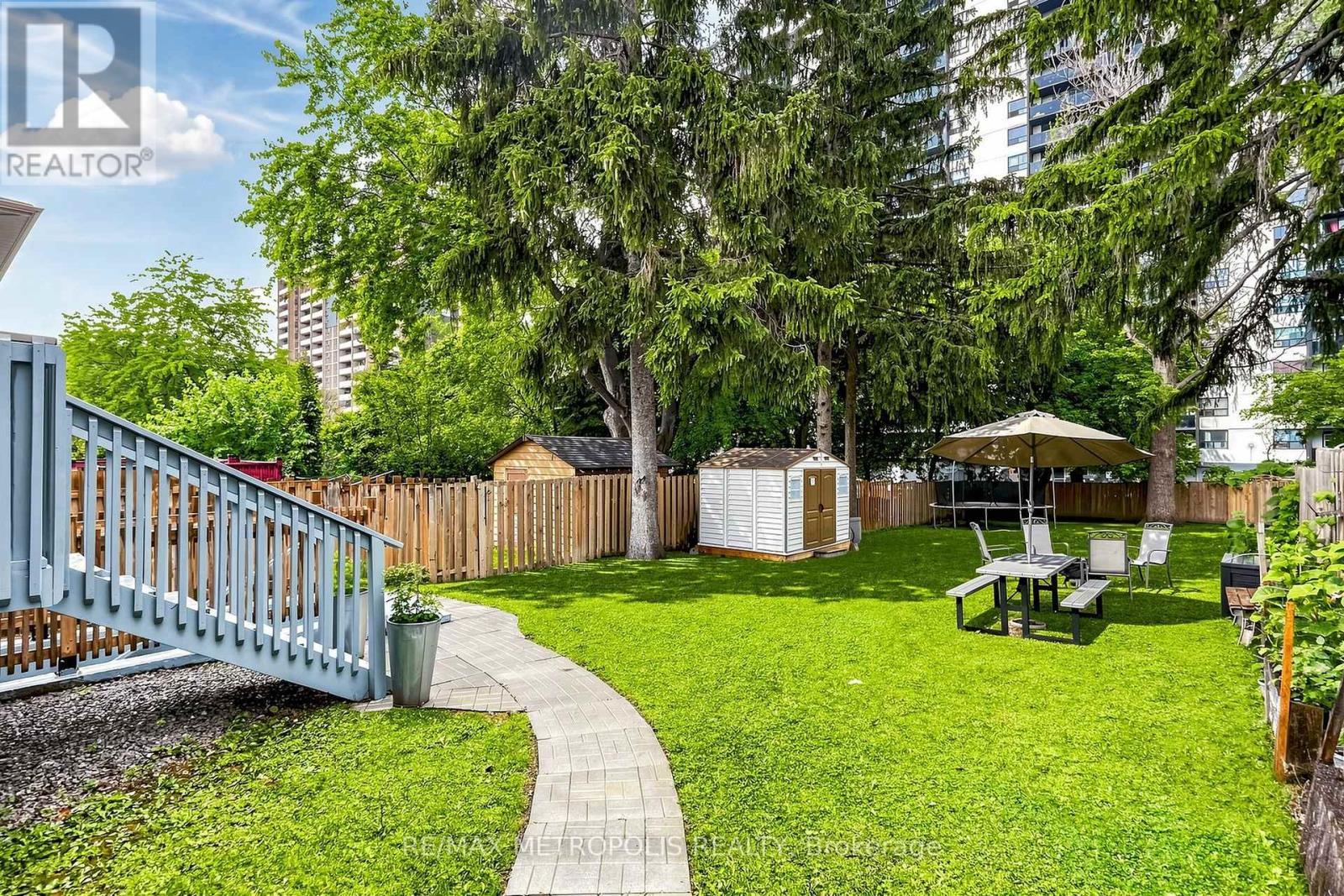 30A Cedar Drive, Toronto, ON - Outdoor