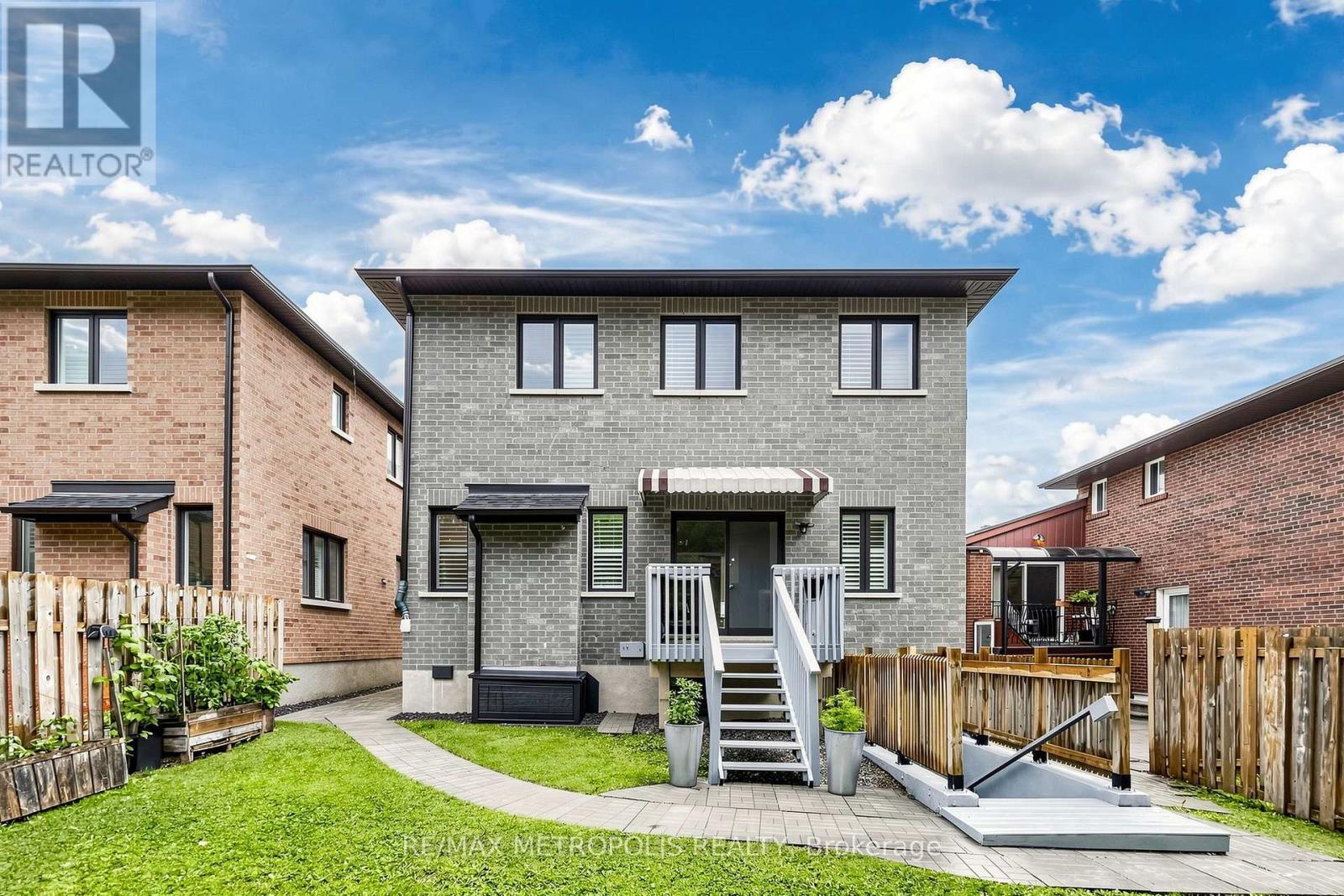 30A Cedar Drive, Toronto, ON - Outdoor