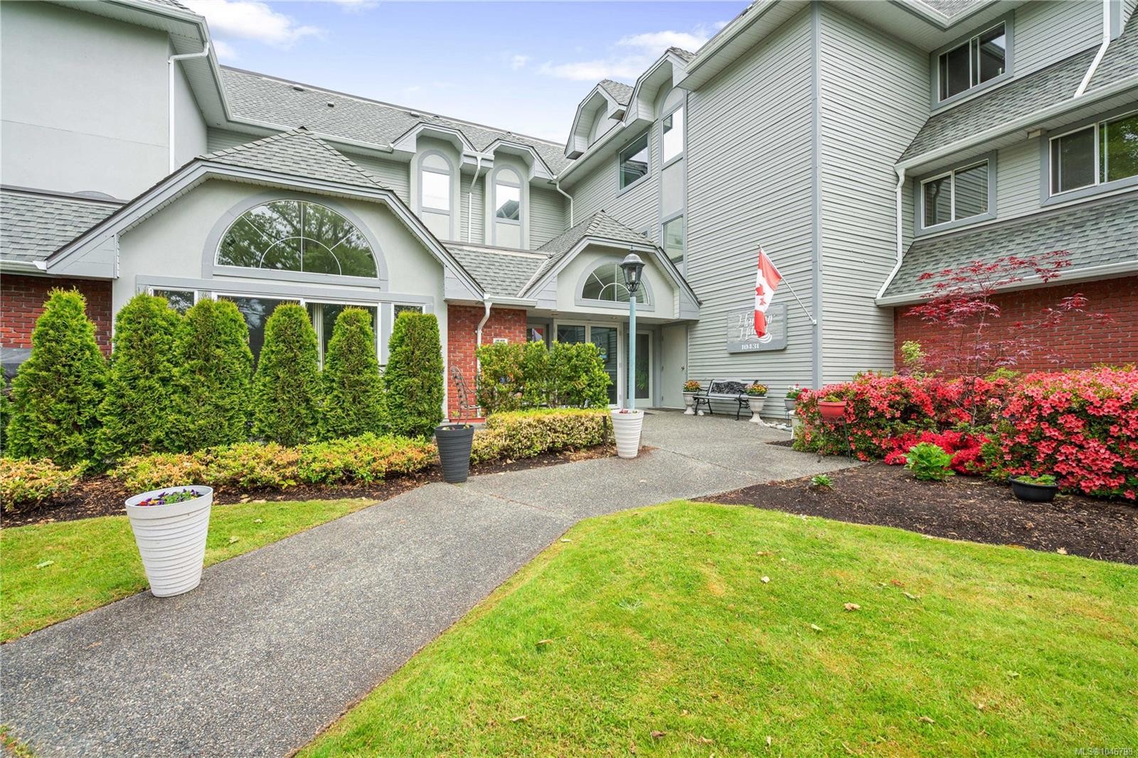 #101-10431 Resthaven Dr, Sidney, BC - Outdoor