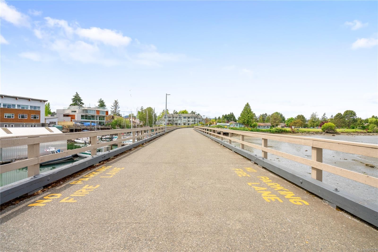 #101-10431 Resthaven Dr, Sidney, BC - Outdoor