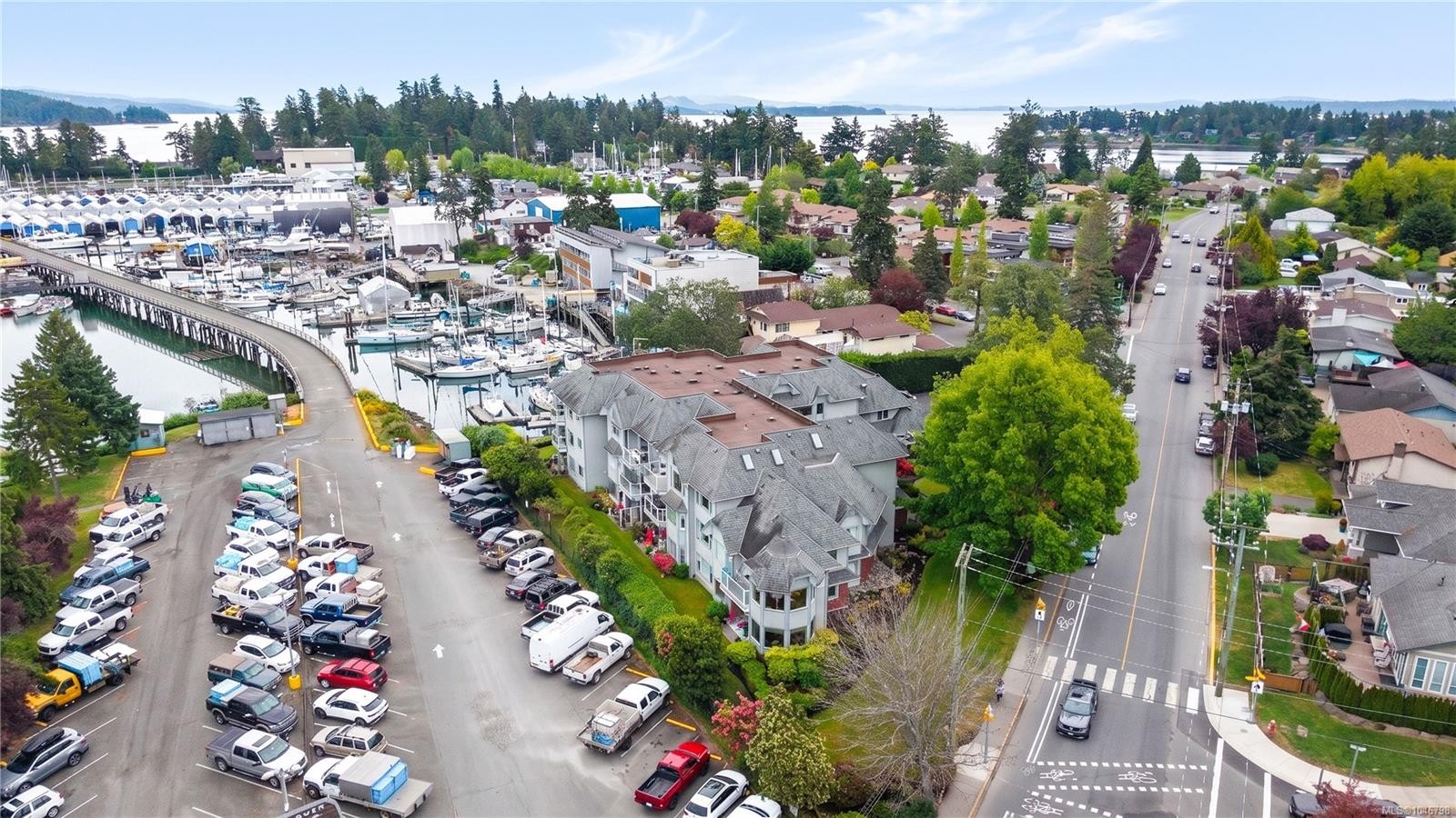 #101-10431 Resthaven Dr, Sidney, BC - Outdoor With View