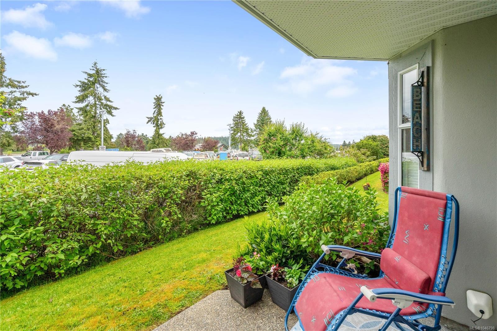 #101-10431 Resthaven Dr, Sidney, BC - Outdoor