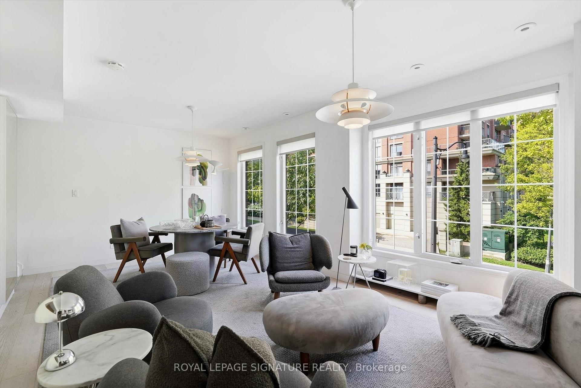 137-3 Everson Drive, Toronto, ON - Indoor Photo Showing Living Room