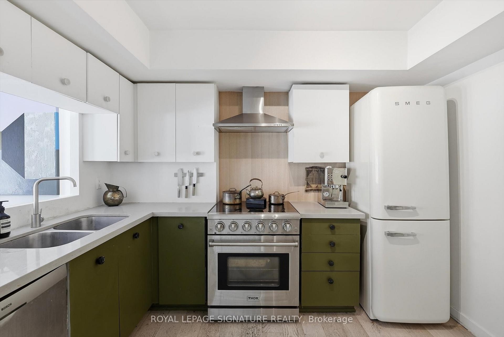 137-3 Everson Drive, Toronto, ON - Indoor Photo Showing Kitchen With Double Sink