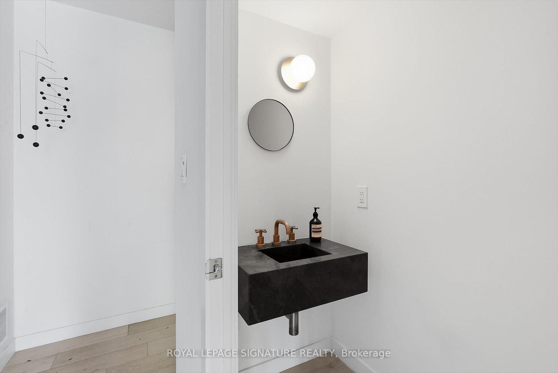 137-3 Everson Drive, Toronto, ON - Indoor Photo Showing Other Room