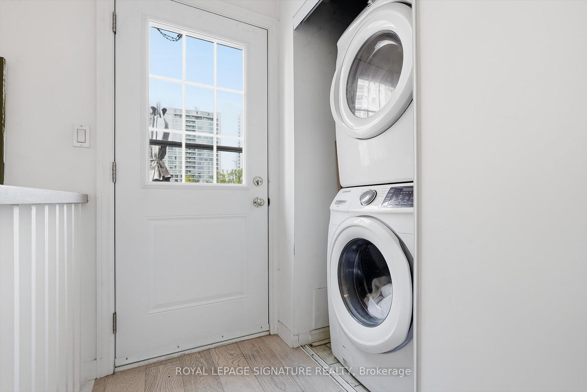 137-3 Everson Drive, Toronto, ON - Indoor Photo Showing Laundry Room