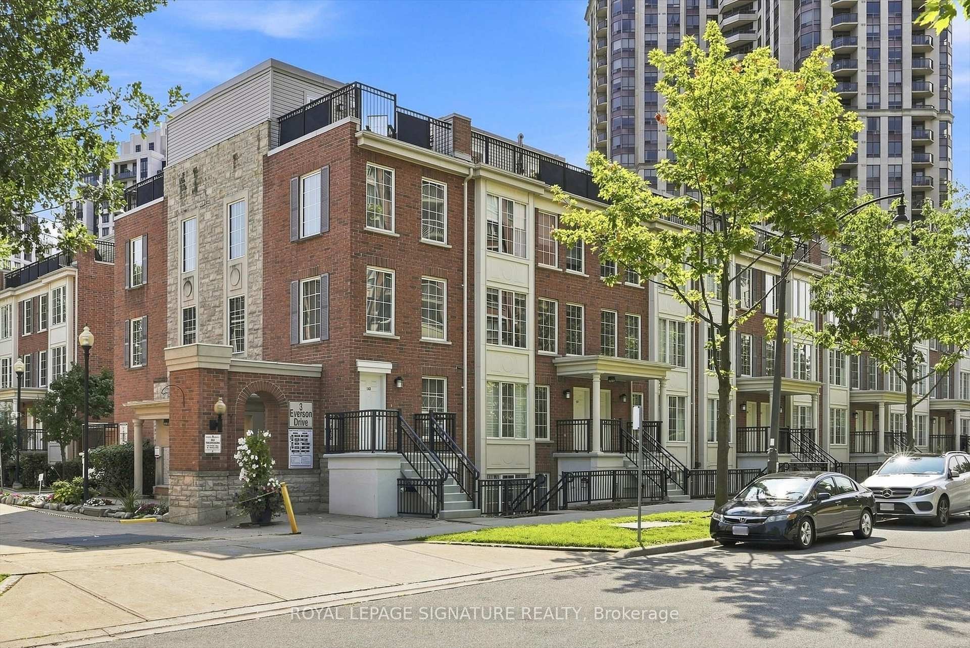 137-3 Everson Drive, Toronto, ON - Outdoor With Facade