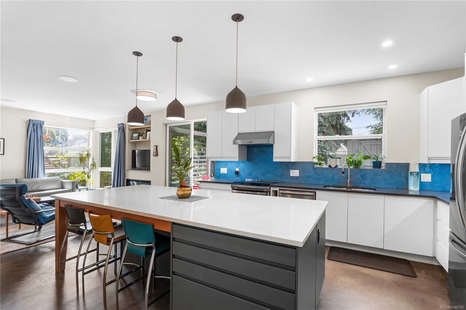 1704 Coronation Ave, Victoria, BC - Indoor Photo Showing Kitchen With Upgraded Kitchen