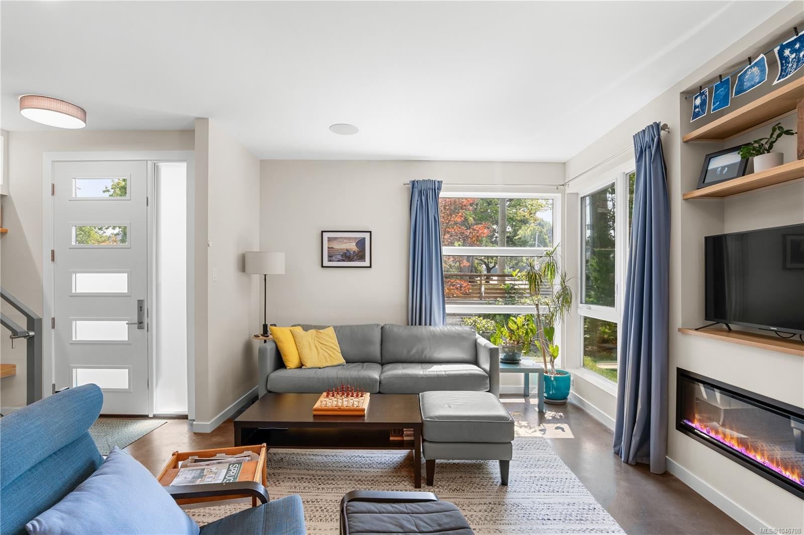 1704 Coronation Ave, Victoria, BC - Indoor Photo Showing Living Room With Fireplace