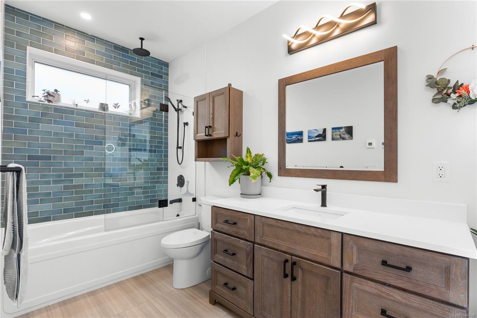 1704 Coronation Ave, Victoria, BC - Indoor Photo Showing Bathroom