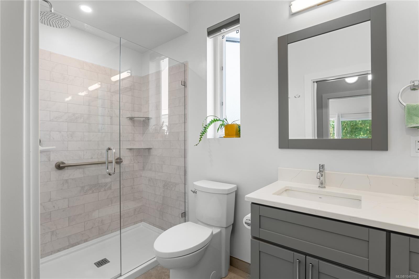 1704 Coronation Ave, Victoria, BC - Indoor Photo Showing Bathroom