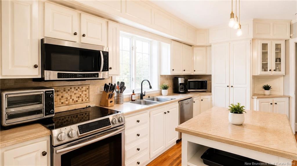 650 West Dr, Bathurst, NB