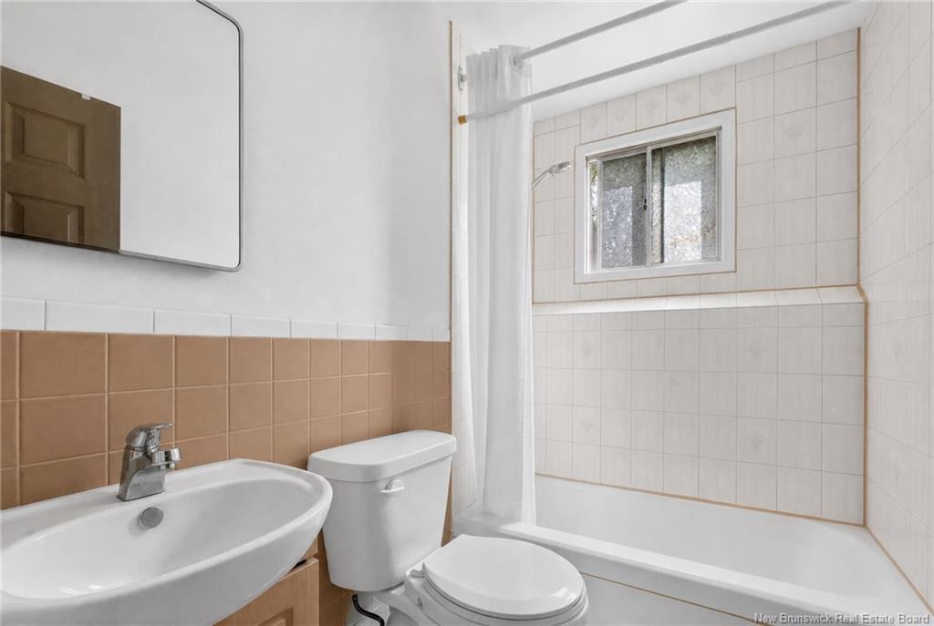 106-108 Seaman St, Moncton, NB - Indoor Photo Showing Bathroom