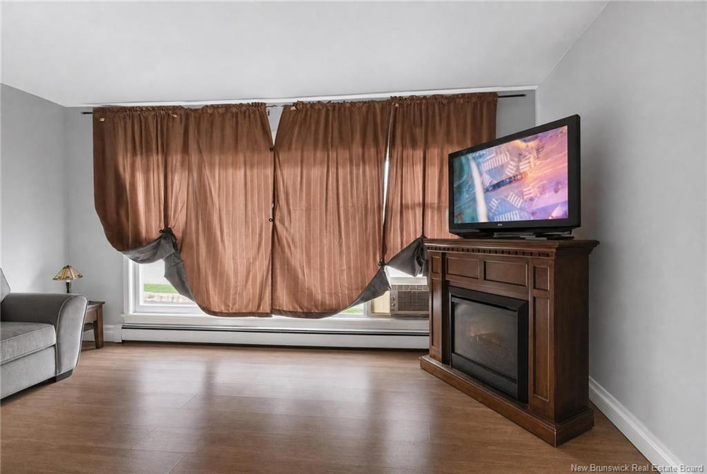 106-108 Seaman St, Moncton, NB - Indoor Photo Showing Living Room With Fireplace