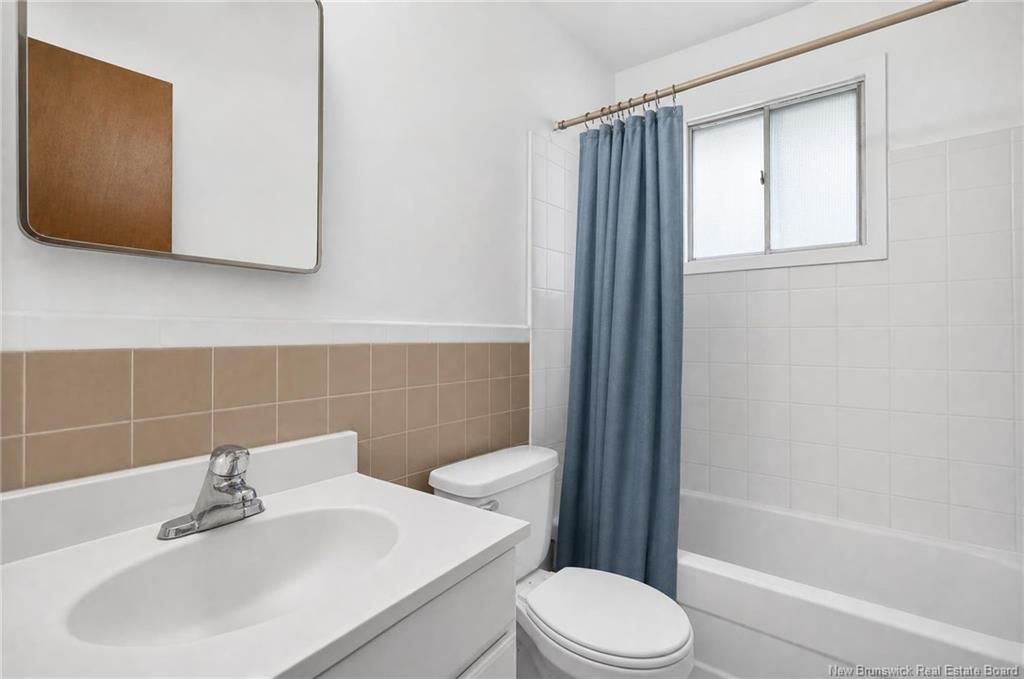106-108 Seaman St, Moncton, NB - Indoor Photo Showing Bathroom