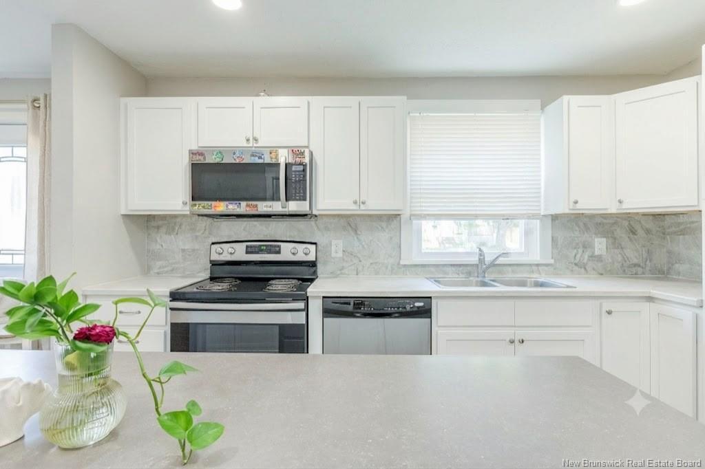 6 Lynch St, Moncton, NB - Indoor Photo Showing Kitchen With Double Sink