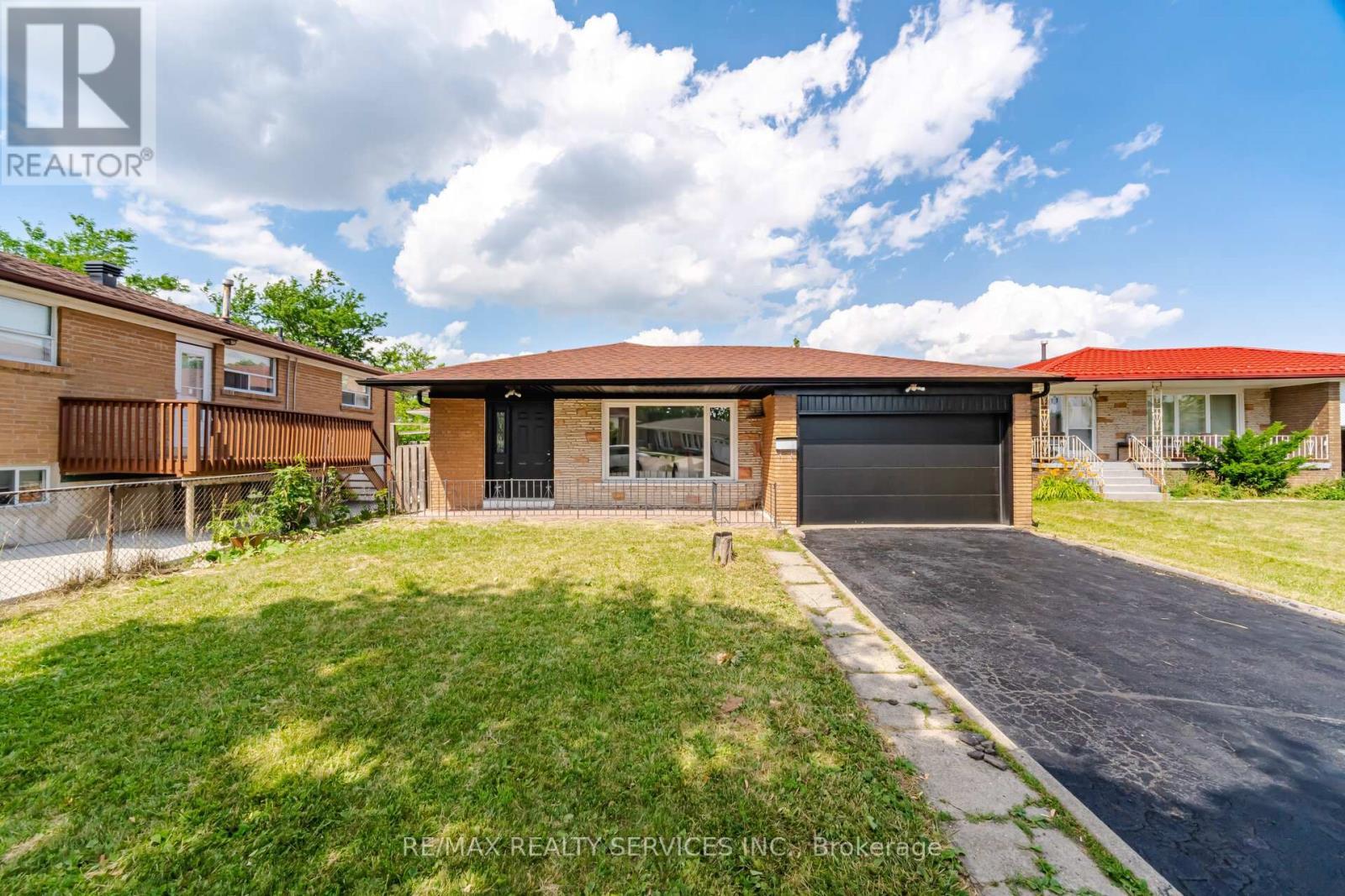7493 Netherwood Road, Mississauga, ON - Outdoor