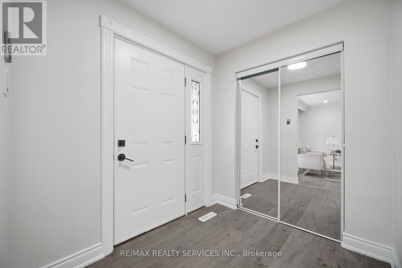 7493 Netherwood Road, Mississauga, ON - Indoor Photo Showing Other Room