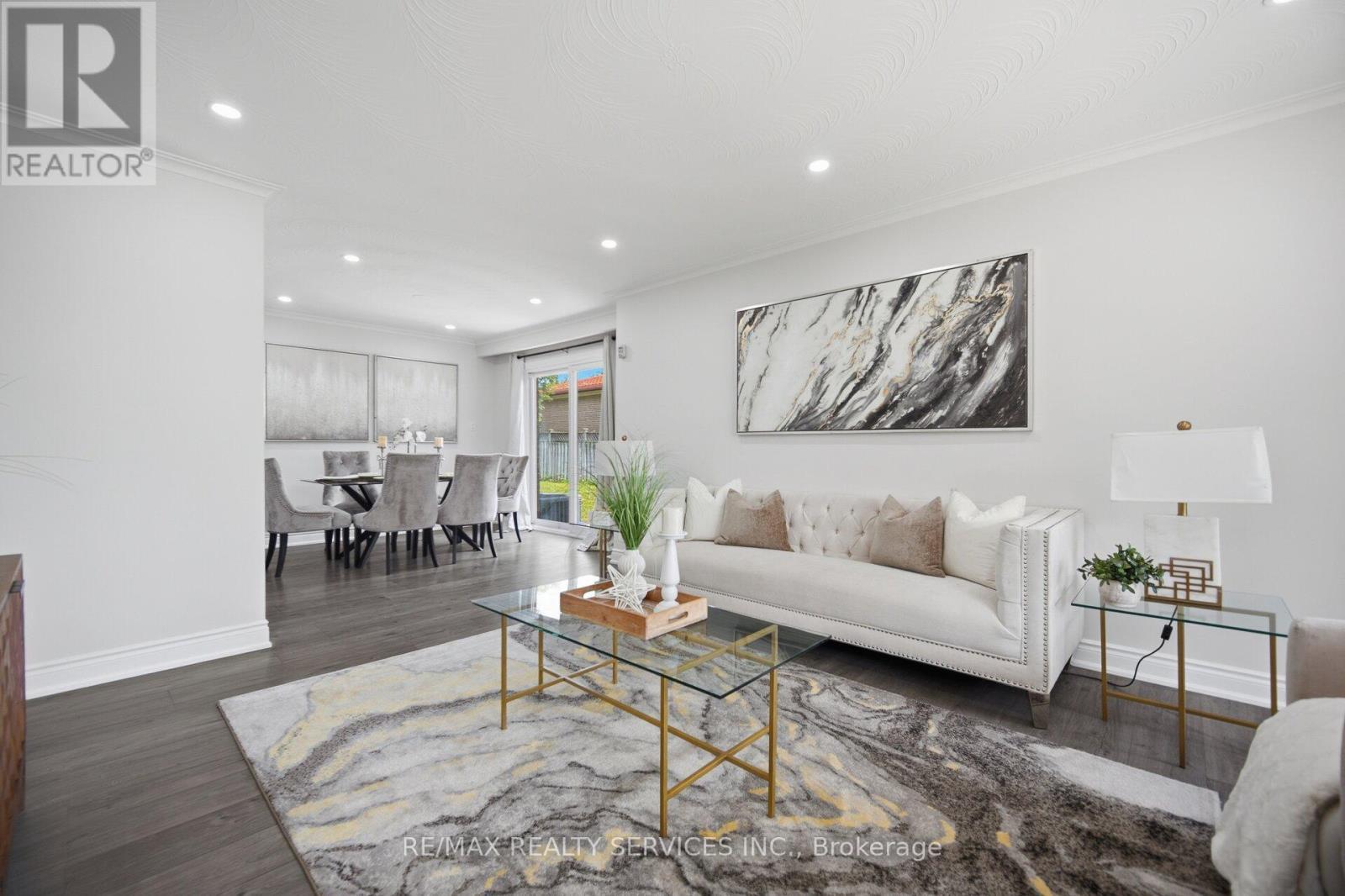 7493 Netherwood Road, Mississauga, ON - Indoor Photo Showing Living Room