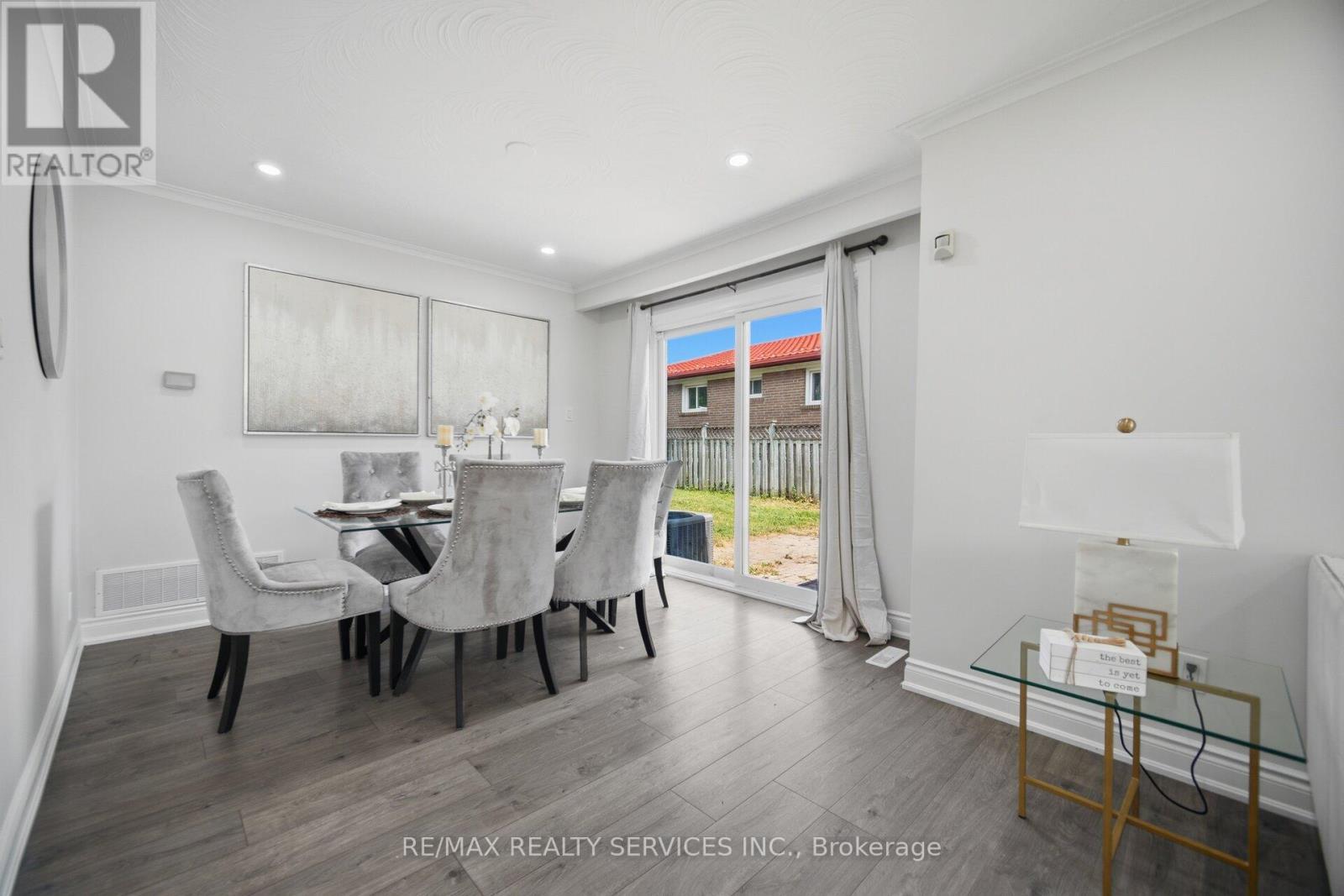 7493 Netherwood Road, Mississauga, ON - Indoor Photo Showing Dining Room