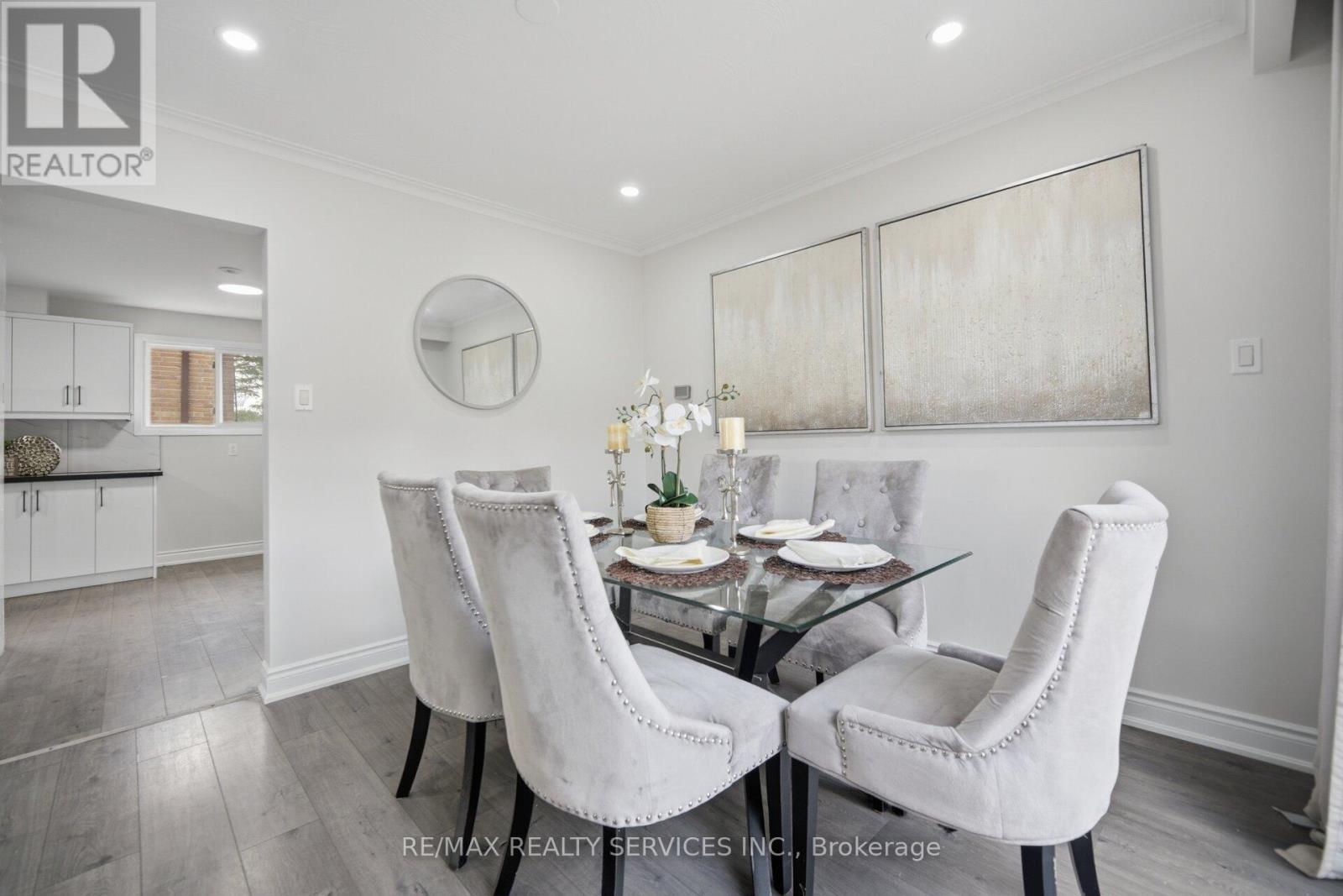 7493 Netherwood Road, Mississauga, ON - Indoor Photo Showing Dining Room