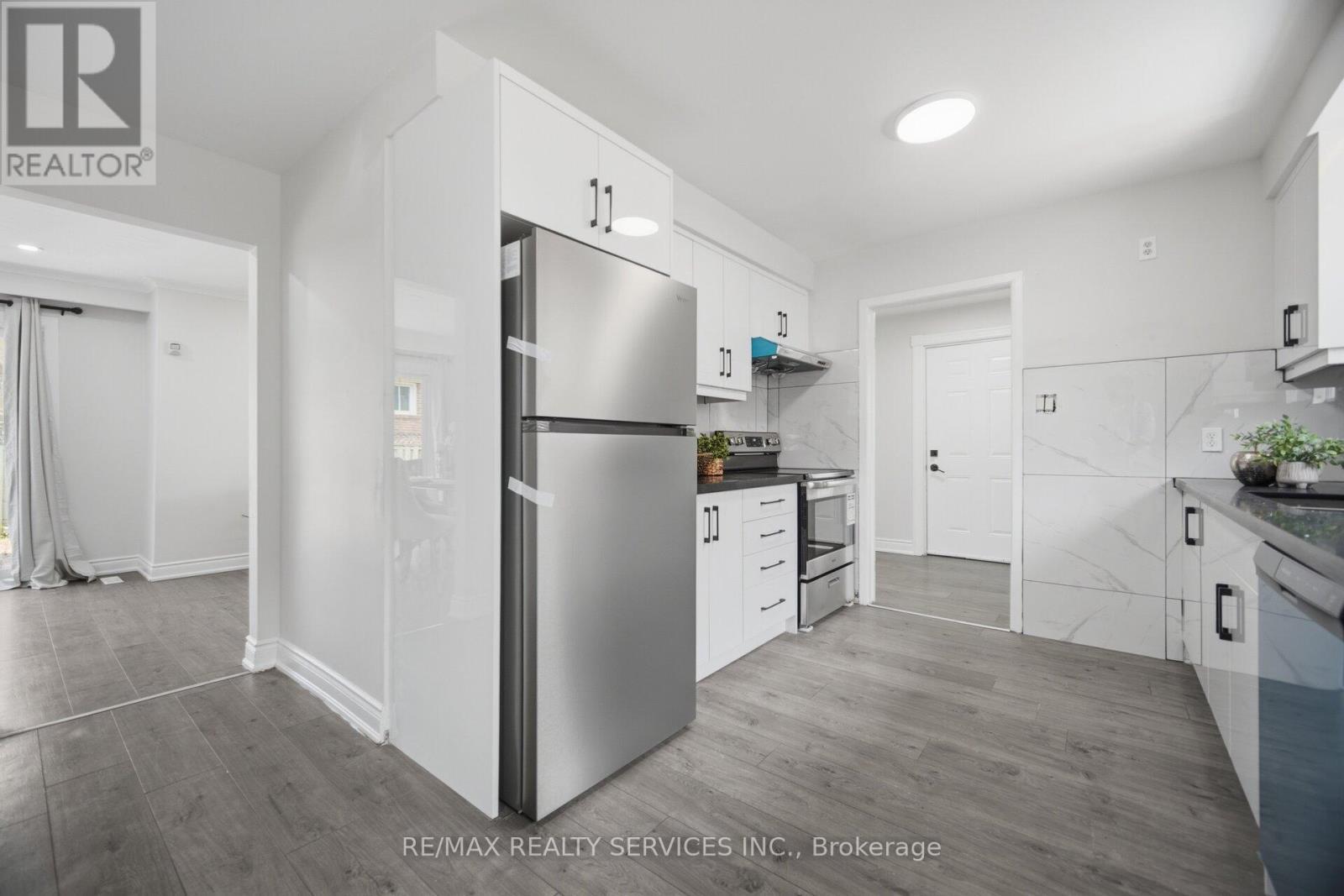 7493 Netherwood Road, Mississauga, ON - Indoor Photo Showing Kitchen