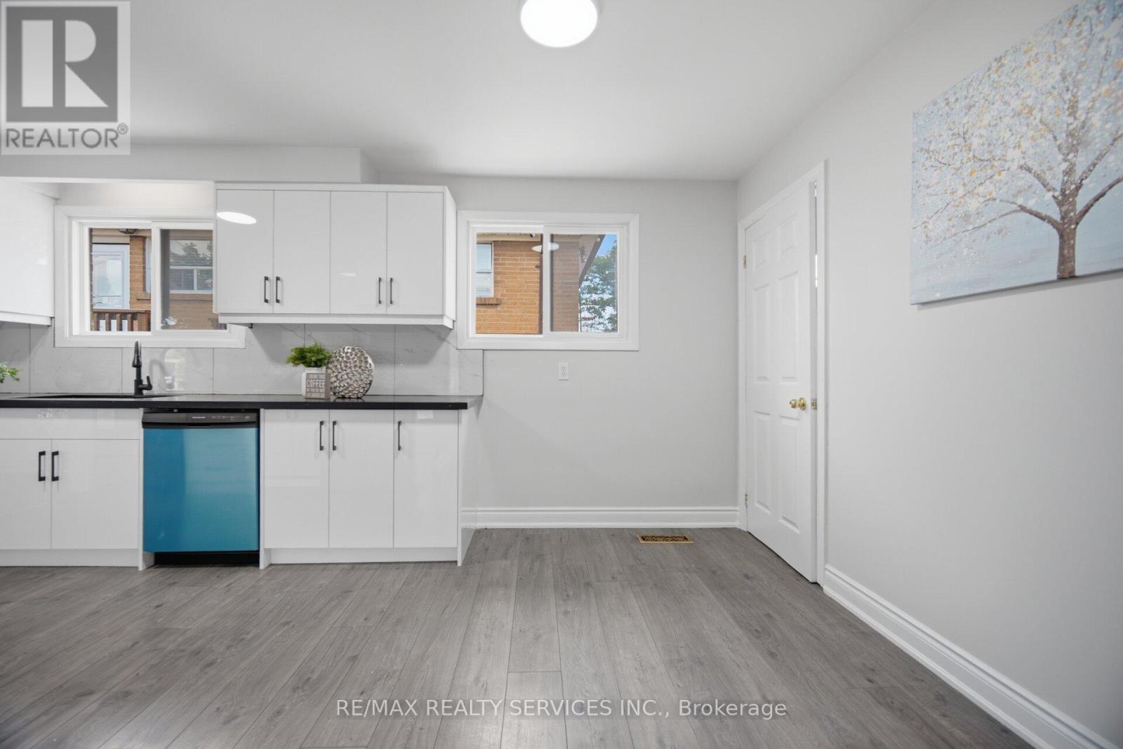 7493 Netherwood Road, Mississauga, ON - Indoor
