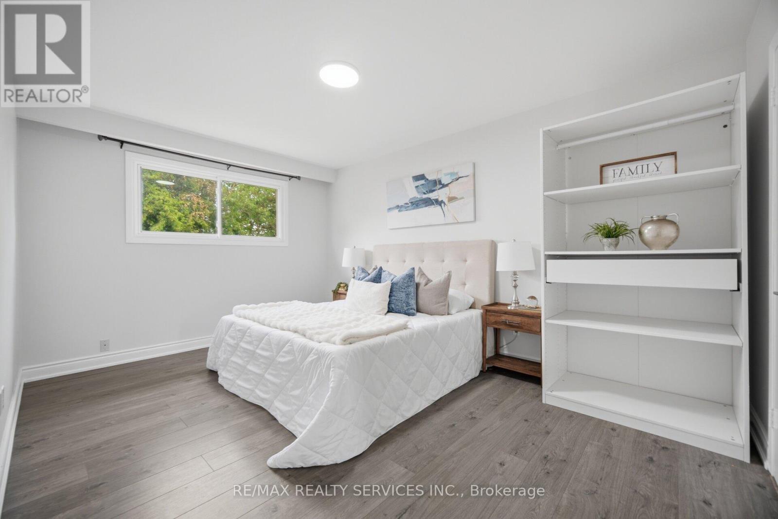 7493 Netherwood Road, Mississauga, ON - Indoor Photo Showing Bedroom