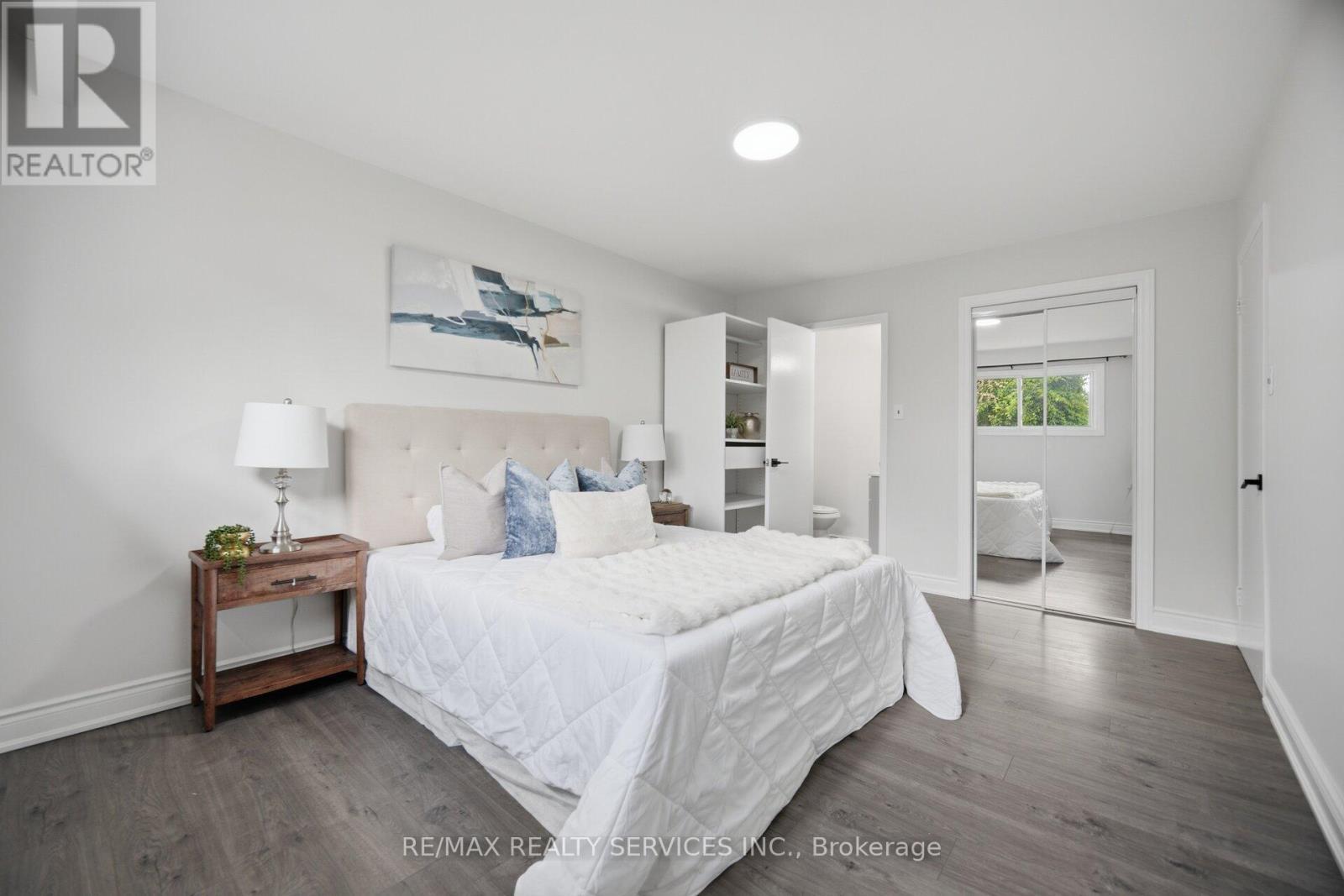 7493 Netherwood Road, Mississauga, ON - Indoor Photo Showing Bedroom