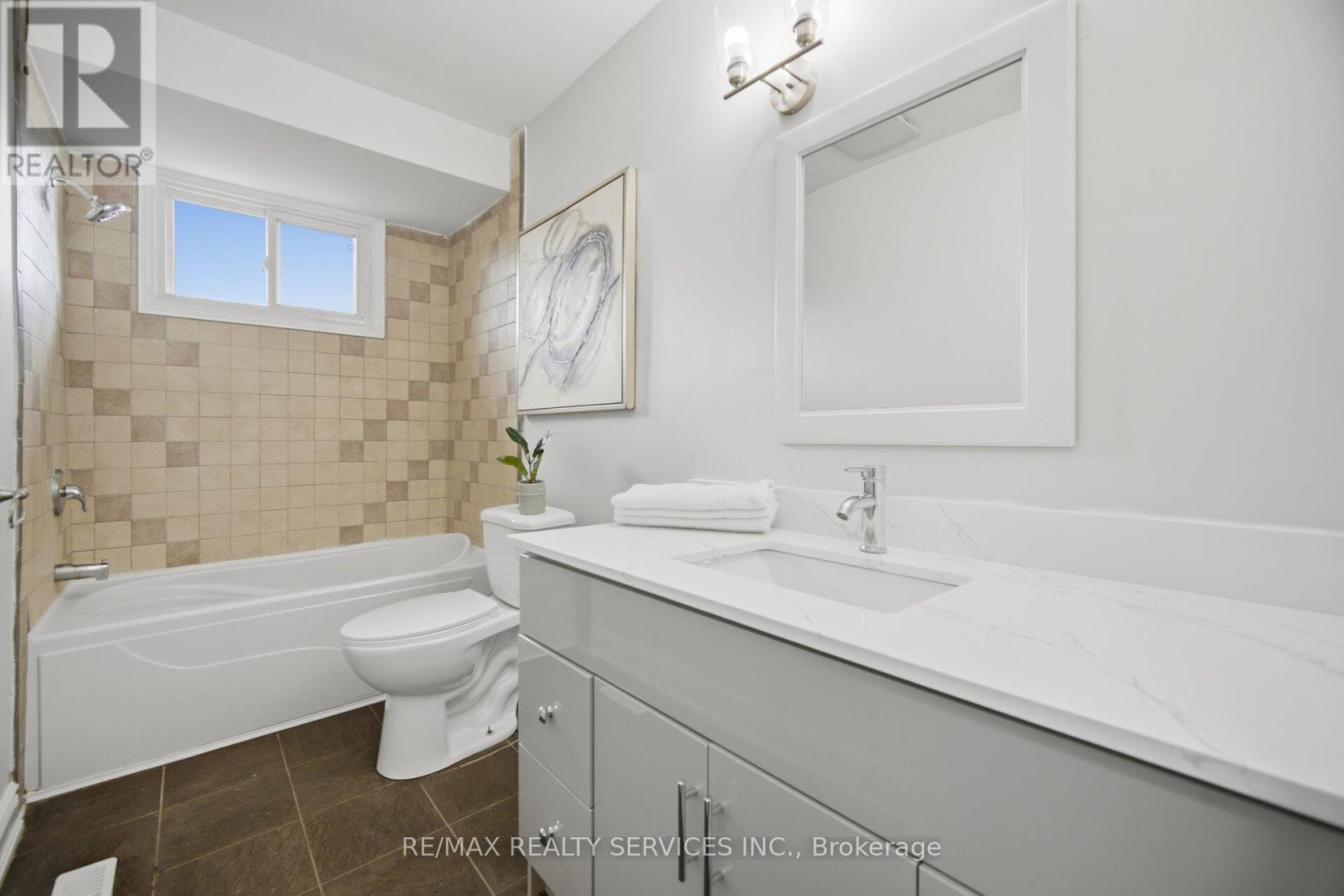 7493 Netherwood Road, Mississauga, ON - Indoor Photo Showing Bathroom