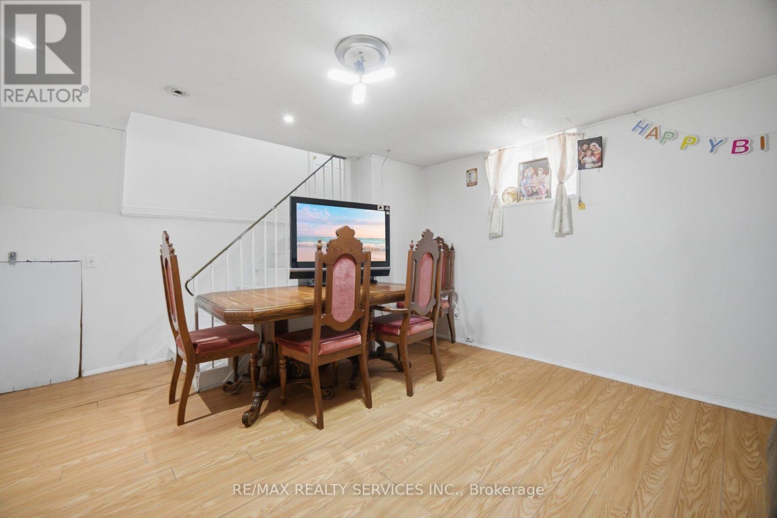 7493 Netherwood Road, Mississauga, ON - Indoor Photo Showing Dining Room