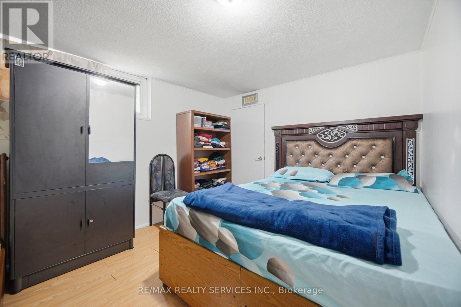 7493 Netherwood Road, Mississauga, ON - Indoor Photo Showing Bedroom