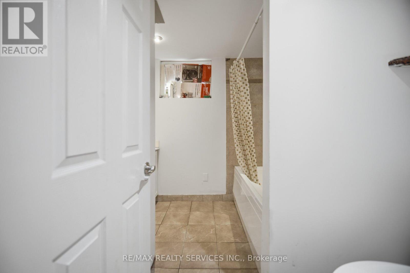 7493 Netherwood Road, Mississauga, ON - Indoor