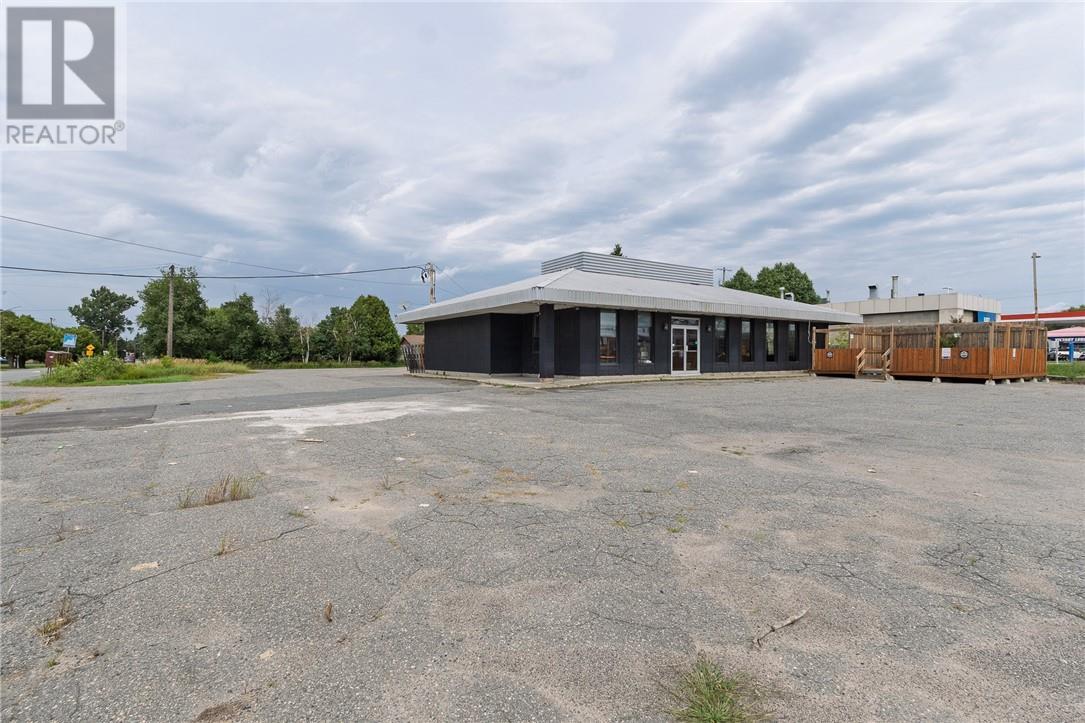 1642 Main, Val Caron, ON