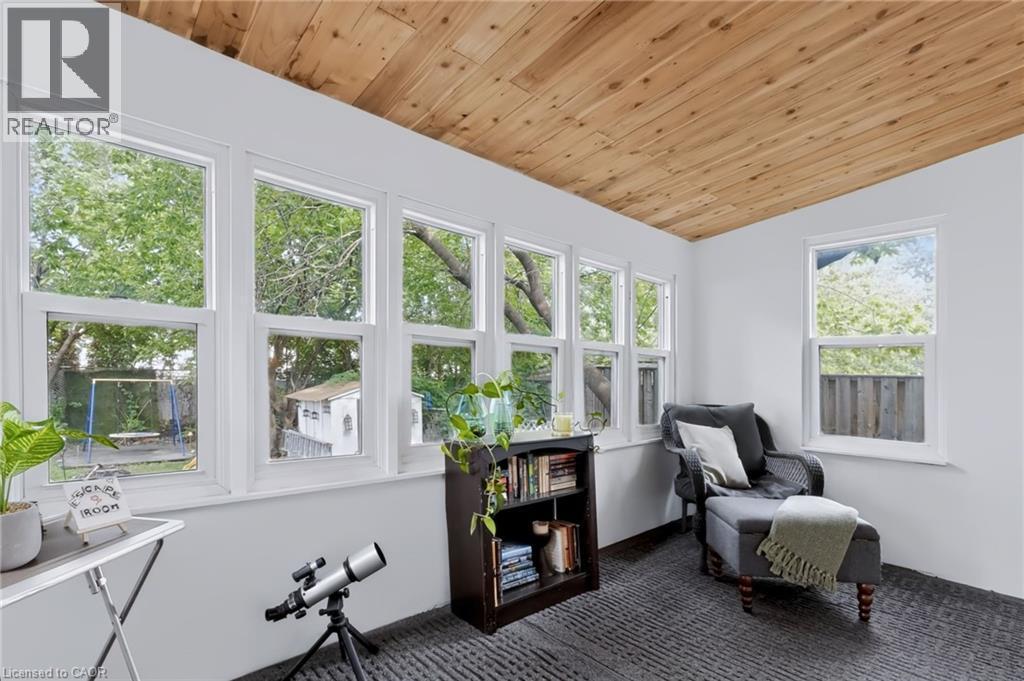 703 Brighton Avenue, Hamilton, ON - Indoor