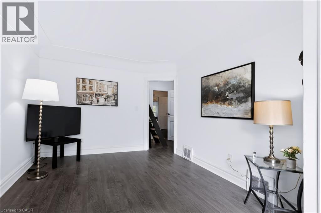 703 Brighton Avenue, Hamilton, ON - Indoor