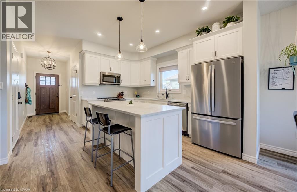 117 Sarah Road, Mount Forest, ON - Indoor Photo Showing Kitchen With Upgraded Kitchen