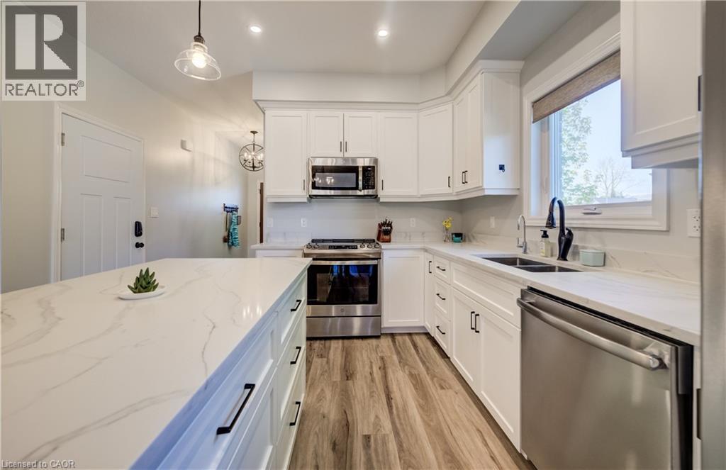 117 Sarah Road, Mount Forest, ON - Indoor Photo Showing Kitchen With Double Sink With Upgraded Kitchen