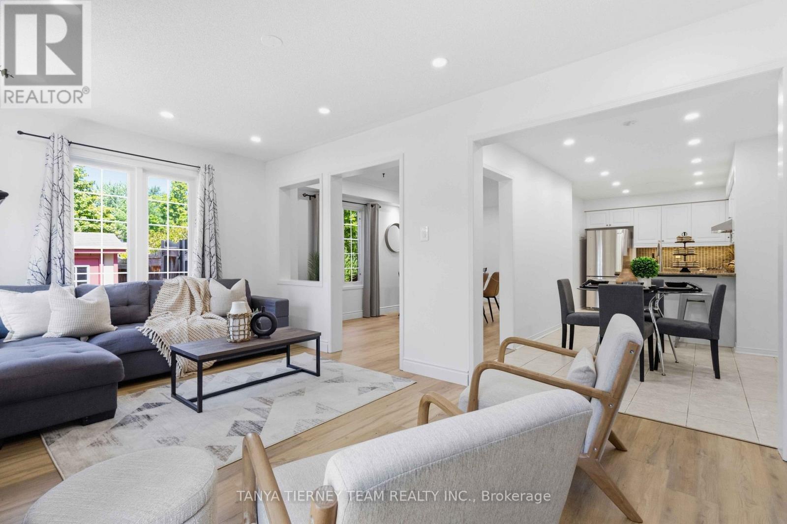 96 Robideau Place, Whitby, ON - Indoor Photo Showing Living Room
