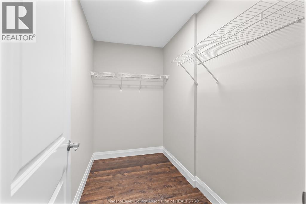210 Angelo, Lasalle, ON - Indoor