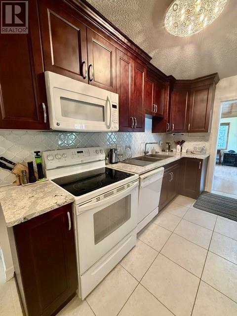 290 Second St N, Massey, ON - Indoor Photo Showing Kitchen