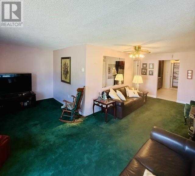 290 Second St N, Massey, ON - Indoor Photo Showing Living Room