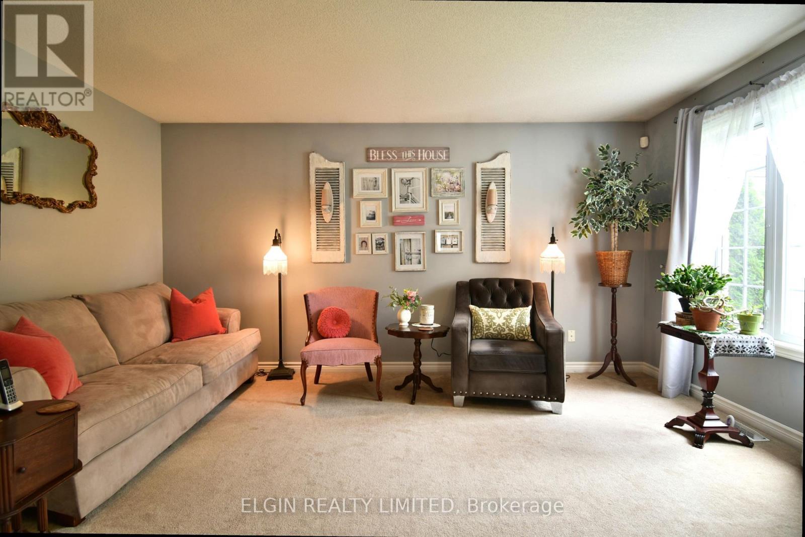 5 Havenridge Court, St. Thomas, ON - Indoor Photo Showing Living Room