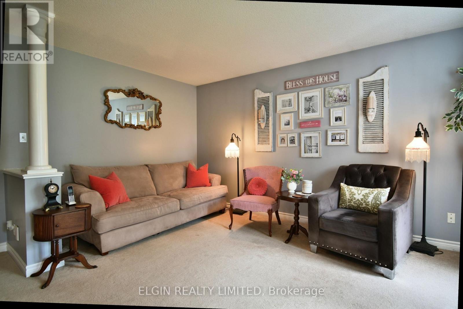 5 Havenridge Court, St. Thomas, ON - Indoor Photo Showing Living Room