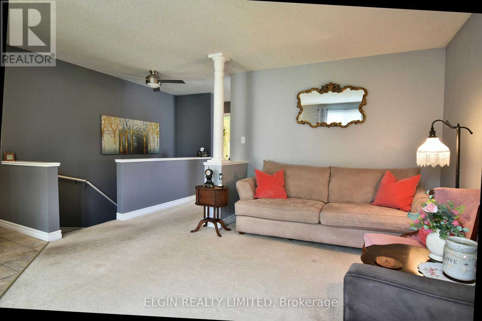5 Havenridge Court, St. Thomas, ON - Indoor Photo Showing Living Room