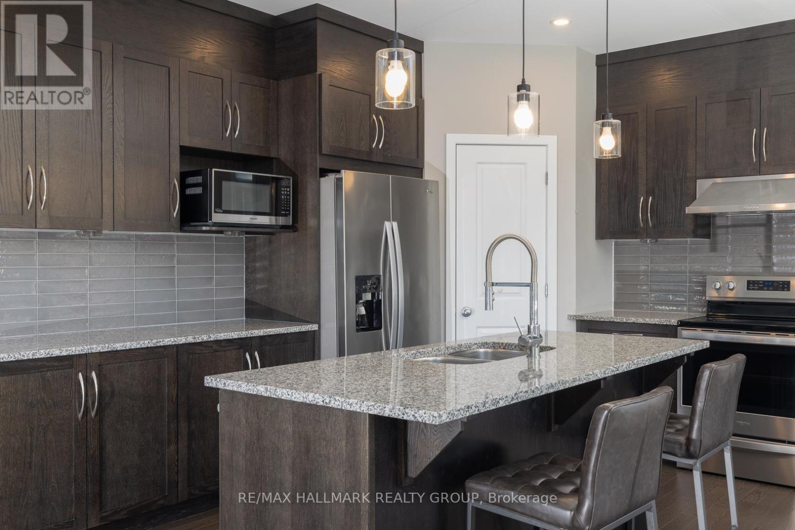 305 Oxer Place, Ottawa, ON - Indoor Photo Showing Kitchen With Stainless Steel Kitchen With Upgraded Kitchen