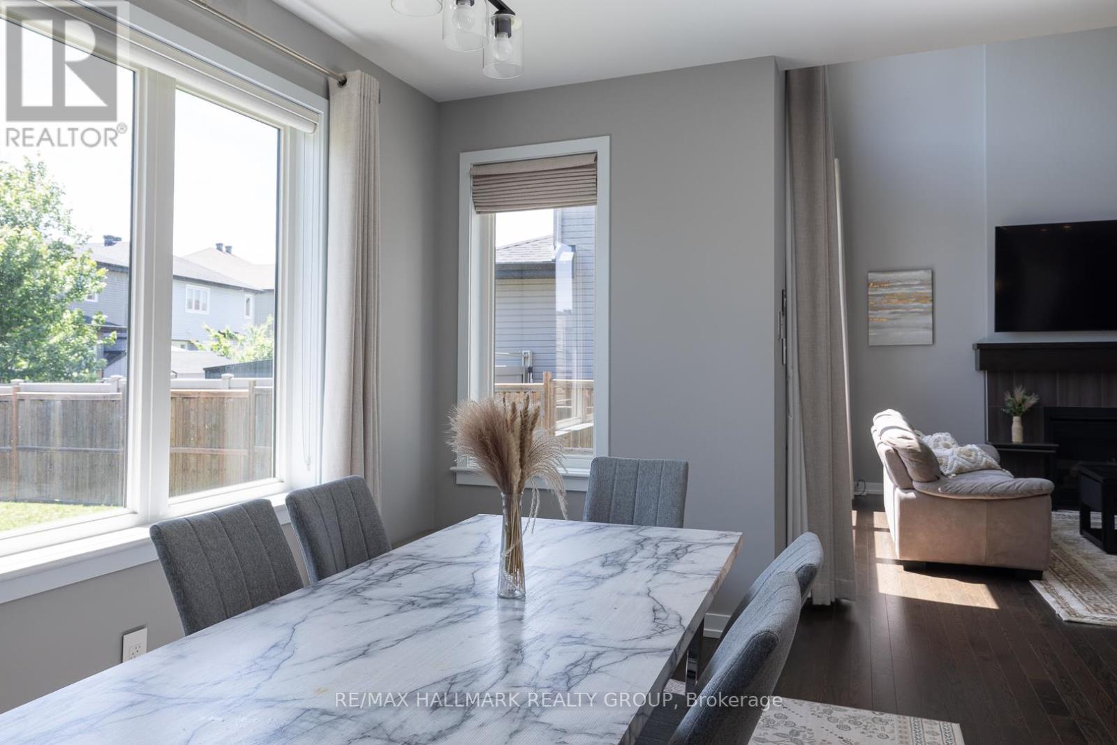 305 Oxer Place, Ottawa, ON - Indoor Photo Showing Dining Room