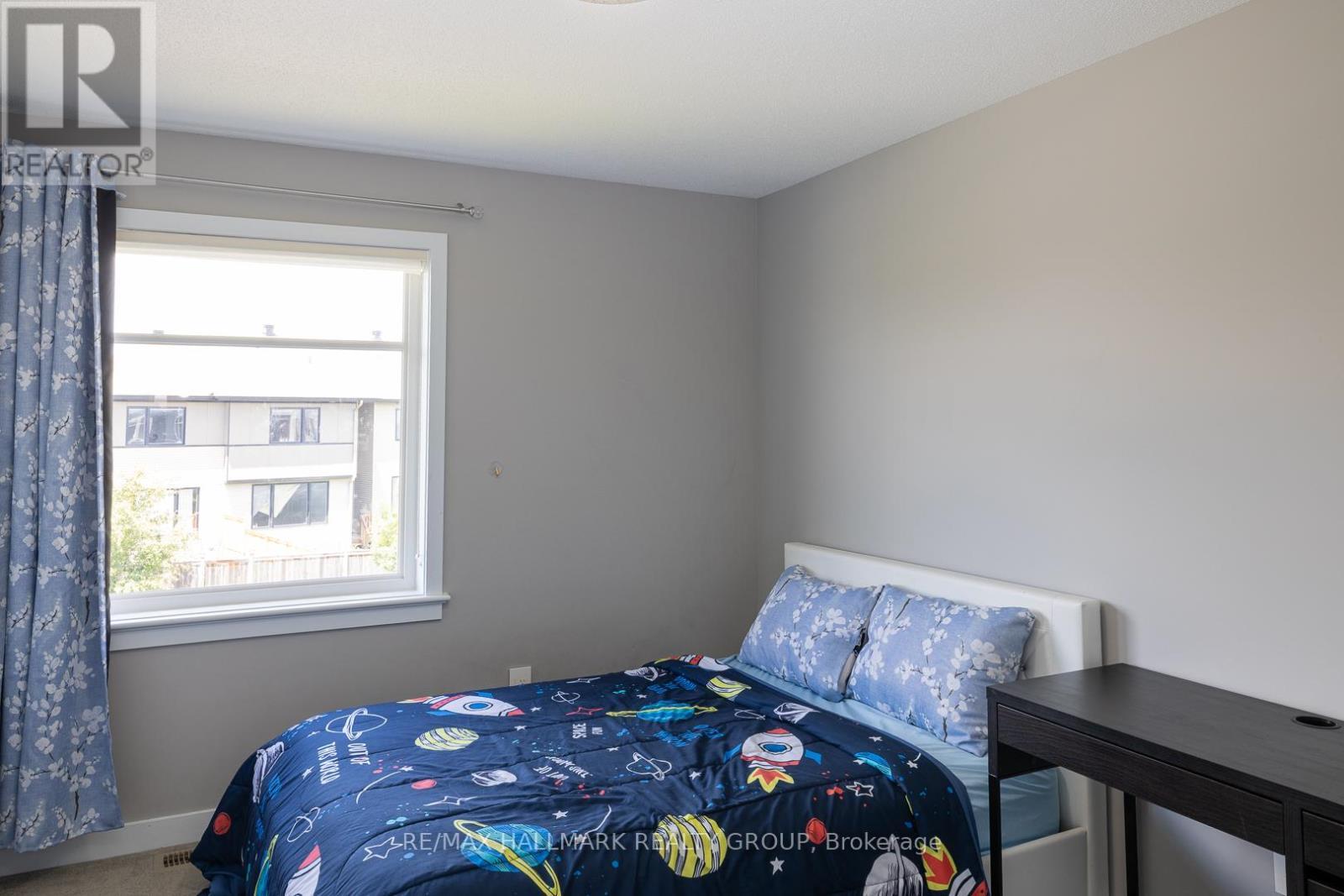 305 Oxer Place, Ottawa, ON - Indoor Photo Showing Bedroom